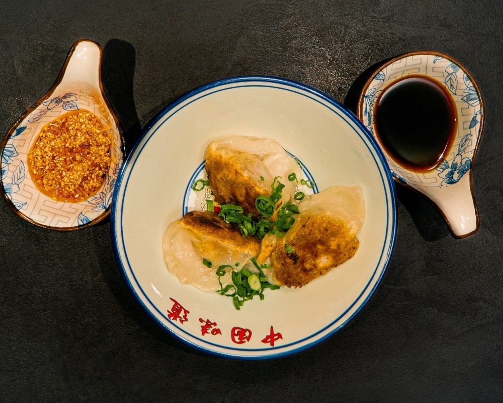 Mangalica-garnéla gyoza, ponzu, chili-szezám