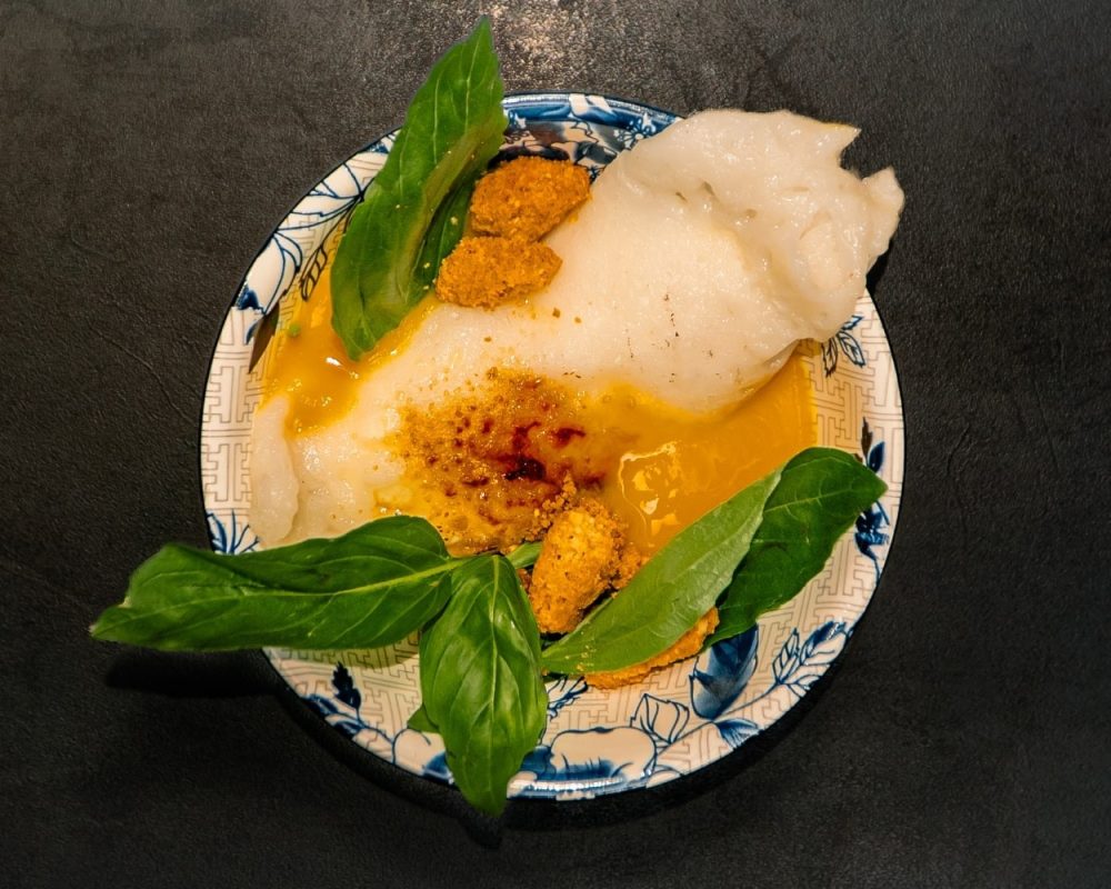 Bánh Cuốn palacsinta, túró, fermentált citrom, mangópüré